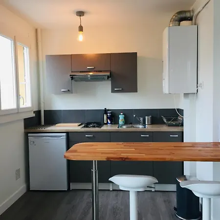 Contemporary Studio With Balcony In Compans *